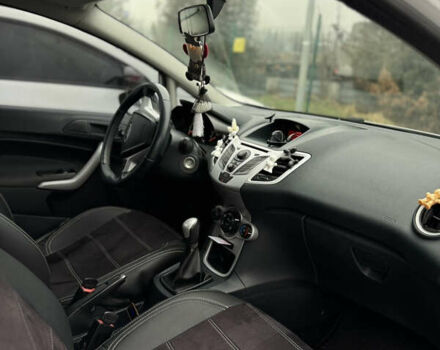 Белый Форд Фиеста, объемом двигателя 1.3 л и пробегом 150 тыс. км за 6200 $, фото 7 на Automoto.ua