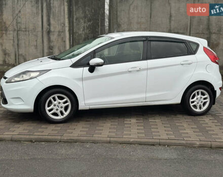 Белый Форд Фиеста, объемом двигателя 1.24 л и пробегом 122 тыс. км за 4900 $, фото 4 на Automoto.ua