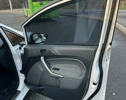 Білий Форд Фієста, об'ємом двигуна 1.24 л та пробігом 128 тис. км за 5300 $, фото 16 на Automoto.ua