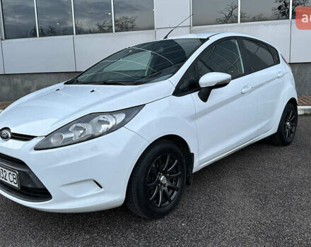 Белый Форд Фиеста, объемом двигателя 1.4 л и пробегом 220 тыс. км за 6950 $, фото 2 на Automoto.ua