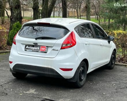 Белый Форд Фиеста, объемом двигателя 1.4 л и пробегом 240 тыс. км за 5990 $, фото 12 на Automoto.ua