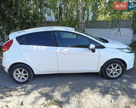 Білий Форд Фієста, об'ємом двигуна 1.25 л та пробігом 150 тис. км за 5500 $, фото 8 на Automoto.ua
