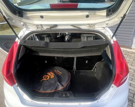 Белый Форд Фиеста, объемом двигателя 1.2 л и пробегом 250 тыс. км за 4999 $, фото 8 на Automoto.ua