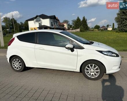 Белый Форд Фиеста, объемом двигателя 1.4 л и пробегом 155 тыс. км за 5600 $, фото 4 на Automoto.ua
