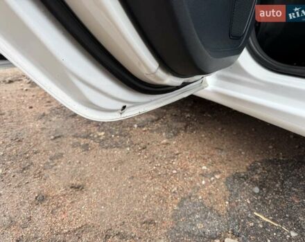 Белый Форд Фиеста, объемом двигателя 1.3 л и пробегом 117 тыс. км за 6400 $, фото 33 на Automoto.ua