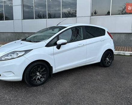 Белый Форд Фиеста, объемом двигателя 1.4 л и пробегом 220 тыс. км за 6950 $, фото 3 на Automoto.ua