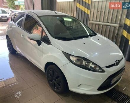 Белый Форд Фиеста, объемом двигателя 1.39 л и пробегом 141 тыс. км за 6700 $, фото 1 на Automoto.ua