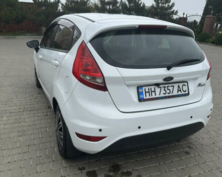 Белый Форд Фиеста, объемом двигателя 1.39 л и пробегом 90 тыс. км за 7500 $, фото 5 на Automoto.ua