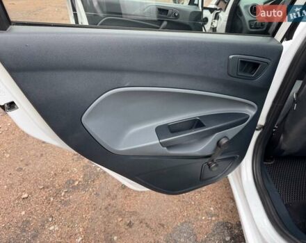 Белый Форд Фиеста, объемом двигателя 1.3 л и пробегом 117 тыс. км за 6400 $, фото 30 на Automoto.ua