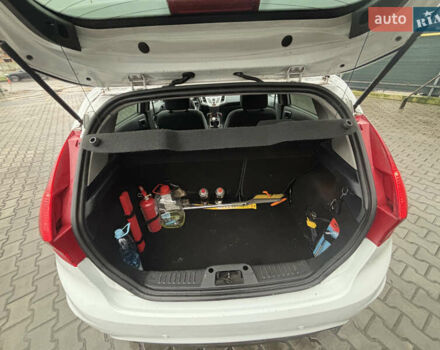 Белый Форд Фиеста, объемом двигателя 1.24 л и пробегом 212 тыс. км за 5400 $, фото 13 на Automoto.ua