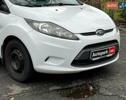 Білий Форд Фієста, об'ємом двигуна 1.4 л та пробігом 240 тис. км за 5990 $, фото 1 на Automoto.ua