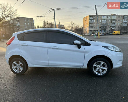 Білий Форд Фієста, об'ємом двигуна 1.24 л та пробігом 128 тис. км за 5300 $, фото 4 на Automoto.ua