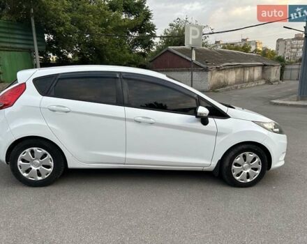 Білий Форд Фієста, об'ємом двигуна 1.2 л та пробігом 140 тис. км за 6700 $, фото 4 на Automoto.ua
