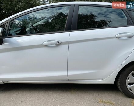 Белый Форд Фиеста, объемом двигателя 1.2 л и пробегом 171 тыс. км за 5300 $, фото 7 на Automoto.ua