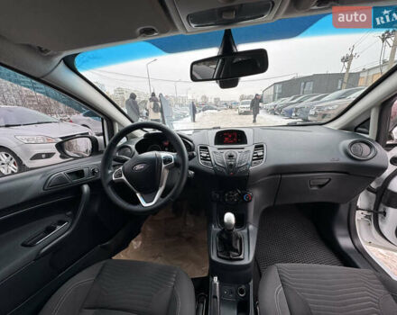 Білий Форд Фієста, об'ємом двигуна 1.4 л та пробігом 233 тис. км за 4800 $, фото 19 на Automoto.ua