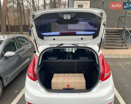 Белый Форд Фиеста, объемом двигателя 1.4 л и пробегом 140 тыс. км за 7300 $, фото 6 на Automoto.ua