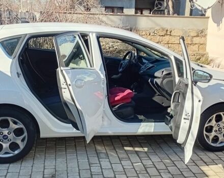 Белый Форд Фиеста, объемом двигателя 0 л и пробегом 221 тыс. км за 6700 $, фото 2 на Automoto.ua