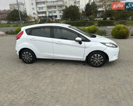 Белый Форд Фиеста, объемом двигателя 1.39 л и пробегом 90 тыс. км за 7500 $, фото 3 на Automoto.ua