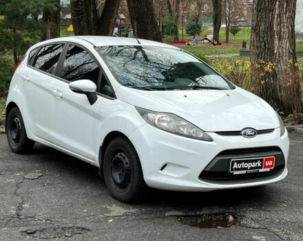 Білий Форд Фієста, об'ємом двигуна 1.4 л та пробігом 240 тис. км за 5990 $, фото 2 на Automoto.ua