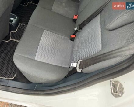 Белый Форд Фиеста, объемом двигателя 1.3 л и пробегом 117 тыс. км за 6400 $, фото 31 на Automoto.ua