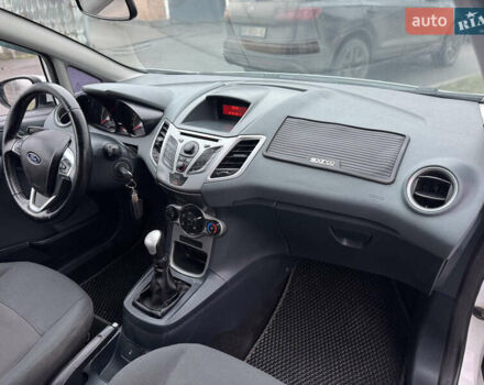 Белый Форд Фиеста, объемом двигателя 1.24 л и пробегом 122 тыс. км за 4900 $, фото 24 на Automoto.ua