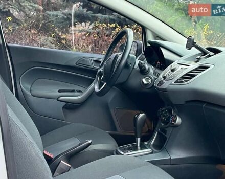 Білий Форд Фієста, об'ємом двигуна 1.4 л та пробігом 240 тис. км за 5990 $, фото 5 на Automoto.ua