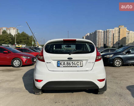 Форд Фиеста 2011 в Ирпене на Automoto.ua Белый Форд Фиеста, объемом двигателя 1.39 л и пробегом 124 тыс. км за 6000 $, фото 16 на Automoto.ua