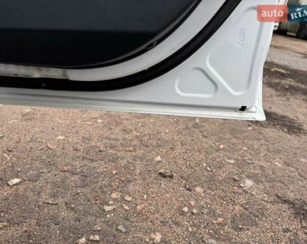 Белый Форд Фиеста, объемом двигателя 1.3 л и пробегом 117 тыс. км за 6400 $, фото 41 на Automoto.ua