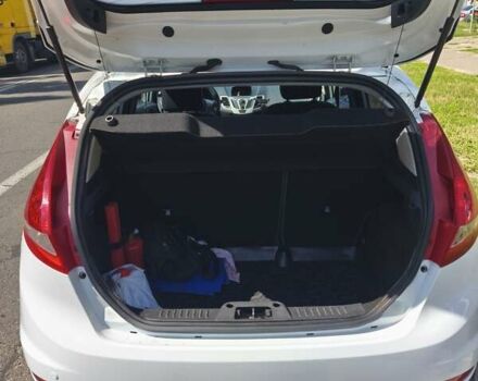 Белый Форд Фиеста, объемом двигателя 1.25 л и пробегом 170 тыс. км за 6200 $, фото 5 на Automoto.ua