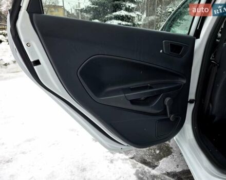 Білий Форд Фієста, об'ємом двигуна 1.25 л та пробігом 53 тис. км за 6400 $, фото 104 на Automoto.ua