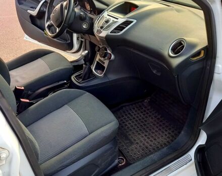 Белый Форд Фиеста, объемом двигателя 1.2 л и пробегом 147 тыс. км за 6200 $, фото 7 на Automoto.ua