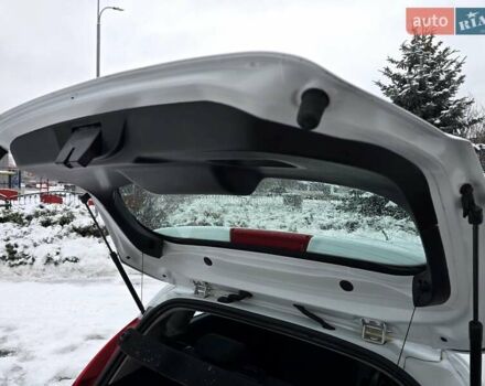 Білий Форд Фієста, об'ємом двигуна 1.25 л та пробігом 53 тис. км за 6400 $, фото 115 на Automoto.ua