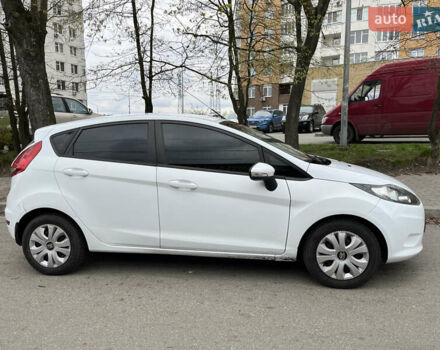 Білий Форд Фієста, об'ємом двигуна 1.4 л та пробігом 225 тис. км за 5900 $, фото 2 на Automoto.ua