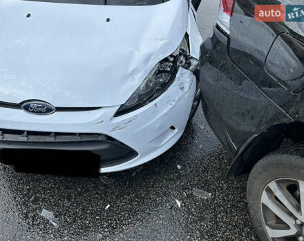Білий Форд Фієста, об'ємом двигуна 1.4 л та пробігом 225 тис. км за 5900 $, фото 29 на Automoto.ua