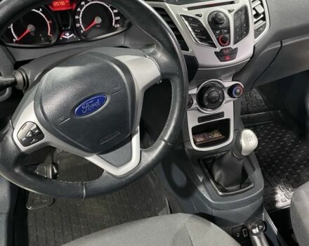 Білий Форд Фієста, об'ємом двигуна 1.4 л та пробігом 125 тис. км за 6000 $, фото 14 на Automoto.ua
