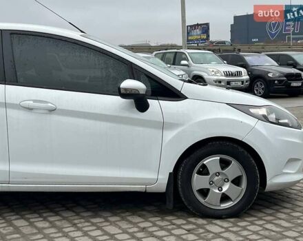 Білий Форд Фієста, об'ємом двигуна 1.2 л та пробігом 140 тис. км за 6990 $, фото 10 на Automoto.ua