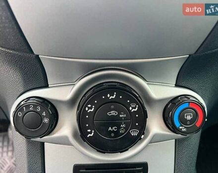 Білий Форд Фієста, об'ємом двигуна 1.2 л та пробігом 140 тис. км за 6990 $, фото 29 на Automoto.ua