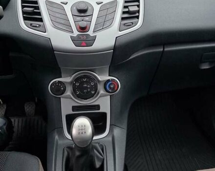 Белый Форд Фиеста, объемом двигателя 1.4 л и пробегом 32 тыс. км за 7600 $, фото 25 на Automoto.ua