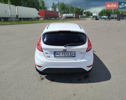 Белый Форд Фиеста, объемом двигателя 1.56 л и пробегом 310 тыс. км за 5200 $, фото 3 на Automoto.ua