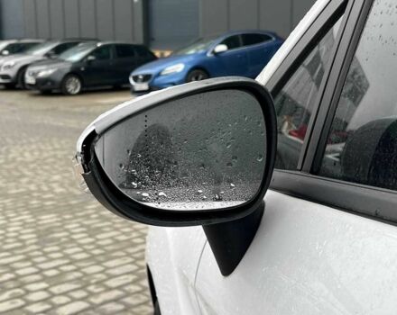 Білий Форд Фієста, об'ємом двигуна 1.2 л та пробігом 140 тис. км за 6990 $, фото 13 на Automoto.ua