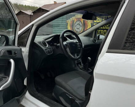 Білий Форд Фієста, об'ємом двигуна 1.4 л та пробігом 225 тис. км за 5900 $, фото 17 на Automoto.ua