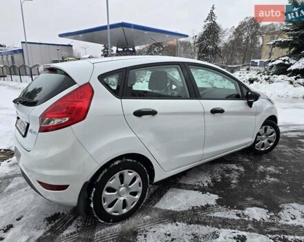 Білий Форд Фієста, об'ємом двигуна 1.25 л та пробігом 53 тис. км за 6400 $, фото 21 на Automoto.ua