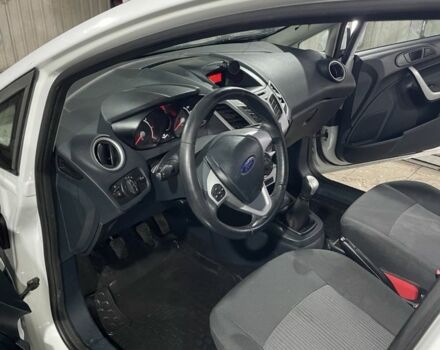 Білий Форд Фієста, об'ємом двигуна 1.4 л та пробігом 125 тис. км за 6000 $, фото 11 на Automoto.ua