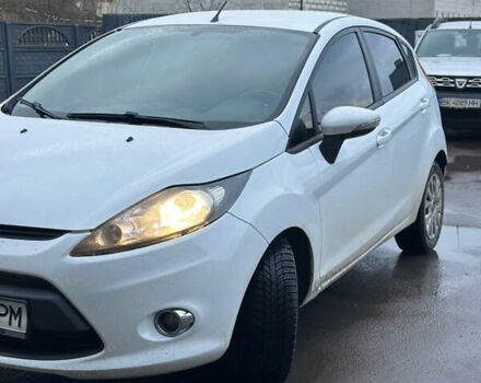 Белый Форд Фиеста, объемом двигателя 1.4 л и пробегом 242 тыс. км за 5999 $, фото 1 на Automoto.ua