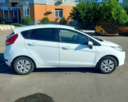 Белый Форд Фиеста, объемом двигателя 1.2 л и пробегом 147 тыс. км за 6200 $, фото 2 на Automoto.ua