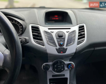 Білий Форд Фієста, об'ємом двигуна 1.4 л та пробігом 225 тис. км за 5900 $, фото 23 на Automoto.ua