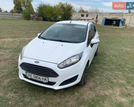 Білий Форд Фієста, об'ємом двигуна 1 л та пробігом 122 тис. км за 7200 $, фото 1 на Automoto.ua