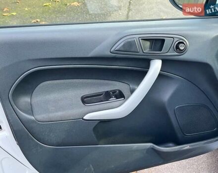 Білий Форд Фієста, об'ємом двигуна 1.2 л та пробігом 170 тис. км за 6290 $, фото 23 на Automoto.ua