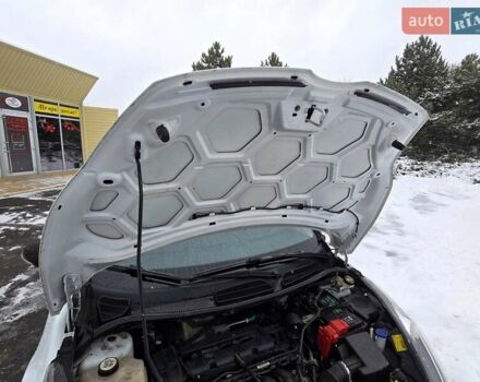 Білий Форд Фієста, об'ємом двигуна 1.25 л та пробігом 53 тис. км за 6400 $, фото 118 на Automoto.ua