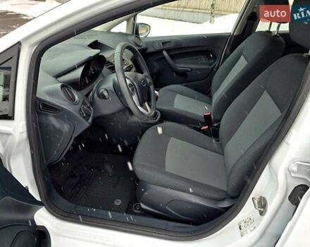 Білий Форд Фієста, об'ємом двигуна 1.25 л та пробігом 53 тис. км за 6400 $, фото 81 на Automoto.ua